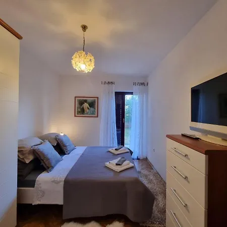 Avantgarde Apartment *